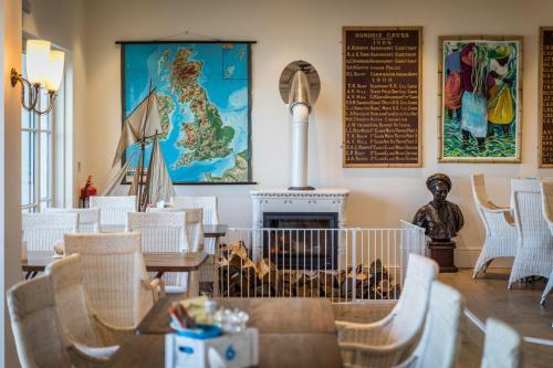 Bed & Breakfast Tolcarne Beach Colonial Restaurant And Rooms