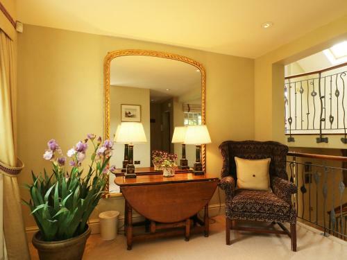 Elphinstone, Newton Ferrers