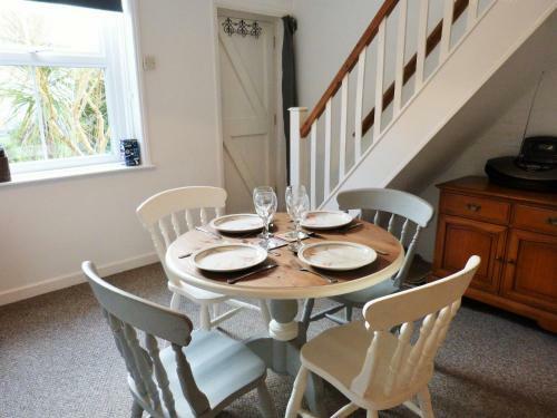 2 Farm Cottages