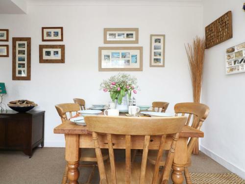 4 Elm Terrace