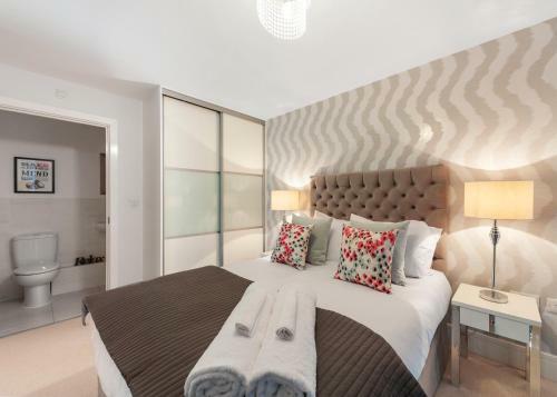 Smart And Spacious House For 8