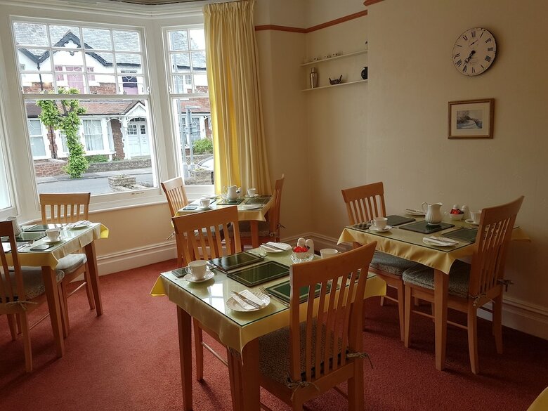 Hostal Montrose Guest House