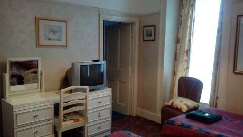 Neuadd Arms Hotel
