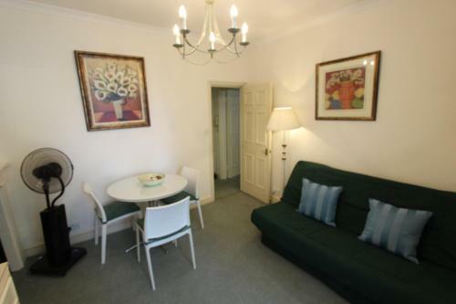 Stay-in Apartments Queensway