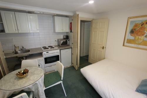 Stay-in Apartments Queensway