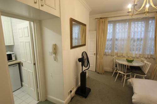 Stay-in Apartments Queensway