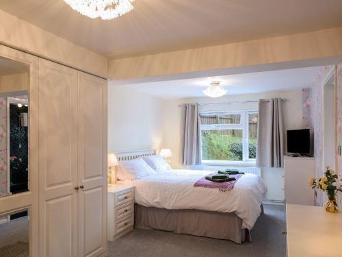 Betty's Place, Looe