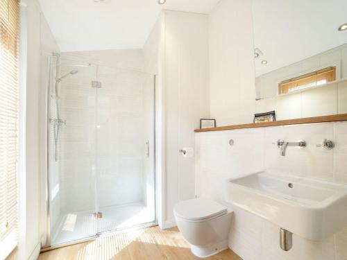 6 Water's Edge, Looe