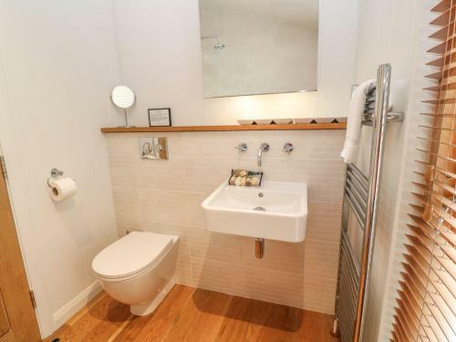 7 Hedgerows, Looe