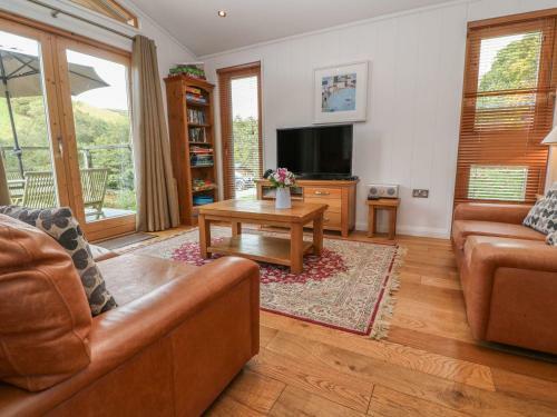 7 Hedgerows, Looe