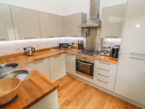 7 Hedgerows, Looe