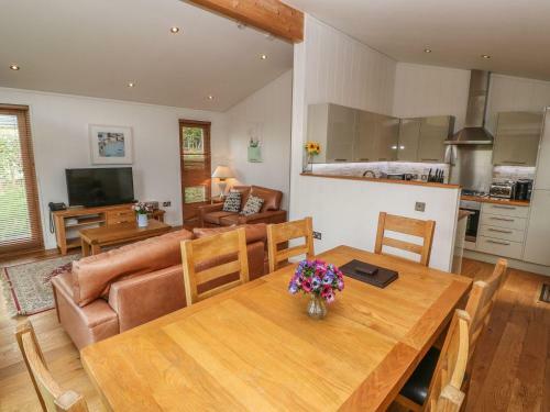 7 Hedgerows, Looe