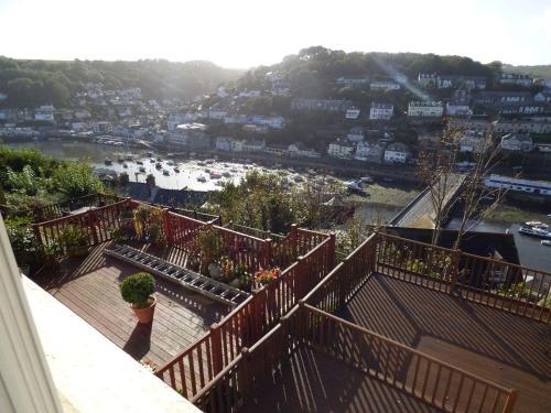 6 The Hillocks