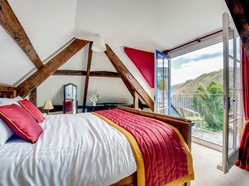 Bayview Tower, Lynton