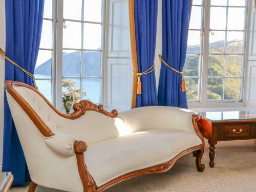 Bayview Tower, Lynton