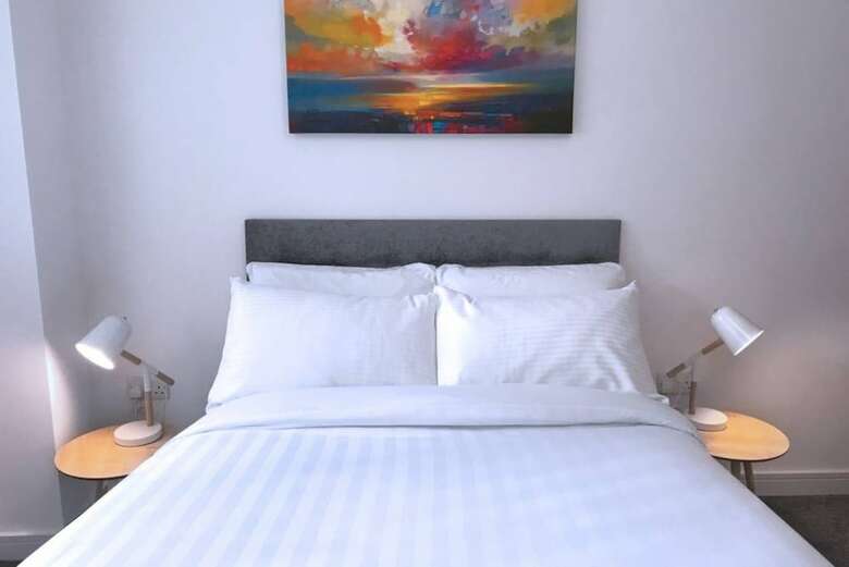 Modern 2 Bedroom Apartment In City Centre With Balcony