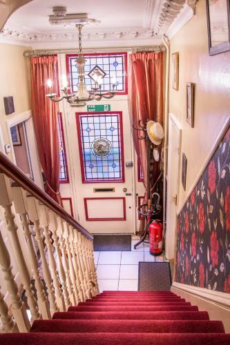 Hostal Creston Villa Guest House