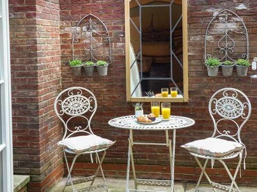 The Retreat, Lincoln
