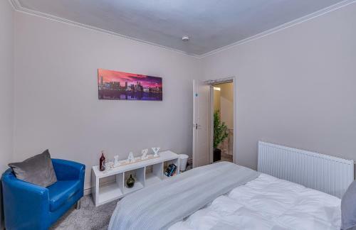 Beatles Themed Beautiful & Cosy 3 Bedroom House