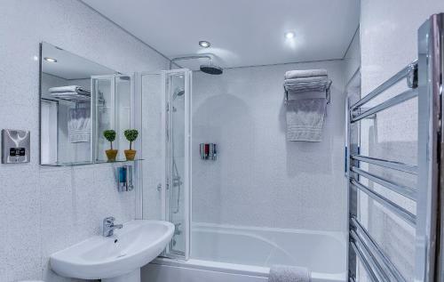 Beatles Themed Beautiful & Cosy 3 Bedroom House