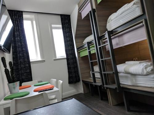 Kapsule Apartments