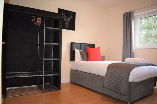 Kelpies Serviced Apartments - Callum
