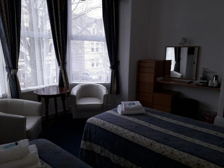 Evans Hotel