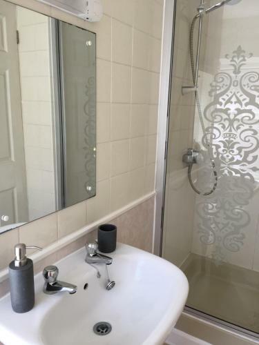 Hostal Astonwood Hotel
