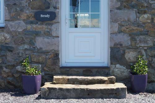 Bythynnod Lleuddad Cottages