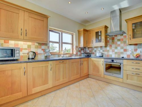 Holiday Home Dinas Y Gadair