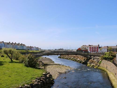 Clud, Lampeter