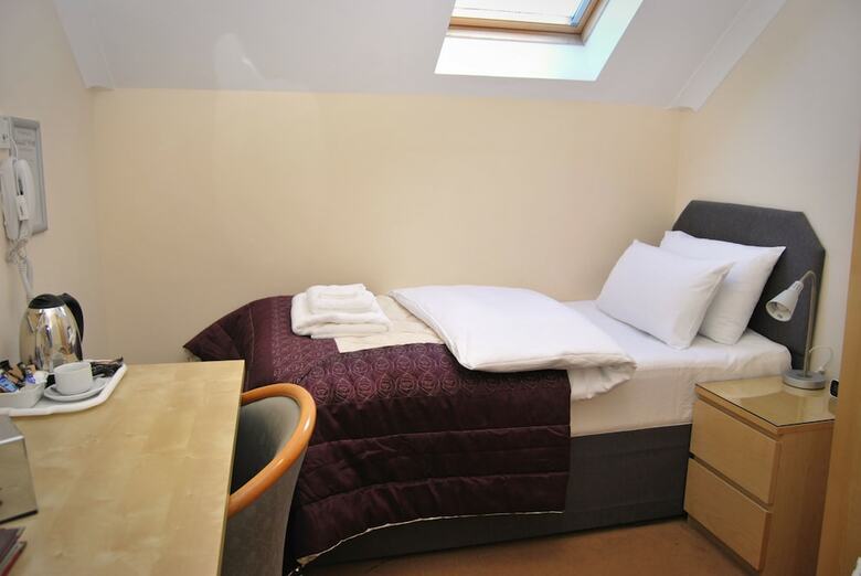 Hostal The Old School Guest House