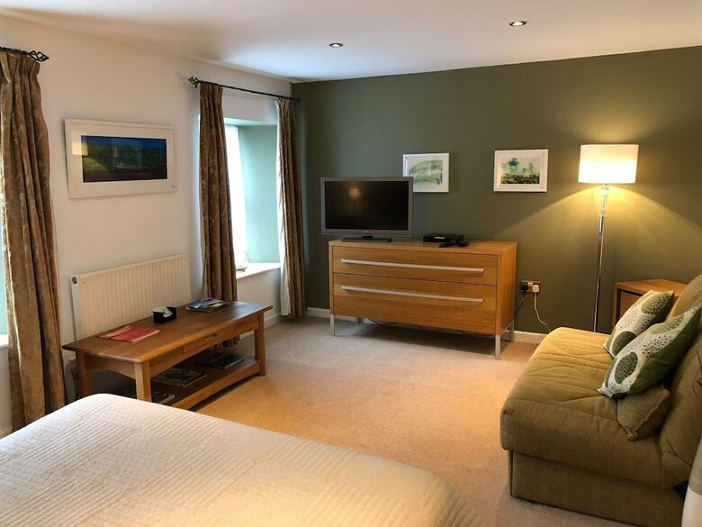 The Boat House Bed And Breakfast