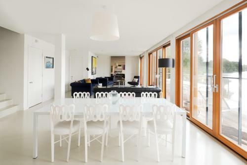 Lodge Lakes By Yoo