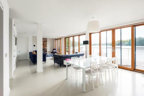 Lodge Lakes By Yoo