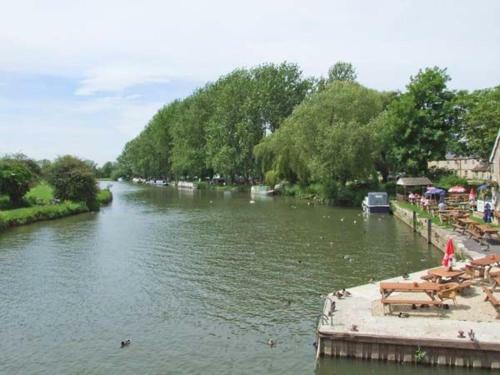 Shepherd's Rest, Lechlade