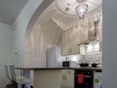 Shaftesbury Apartment