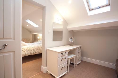 Two Bedroom Luxury Apartment By Town Hall