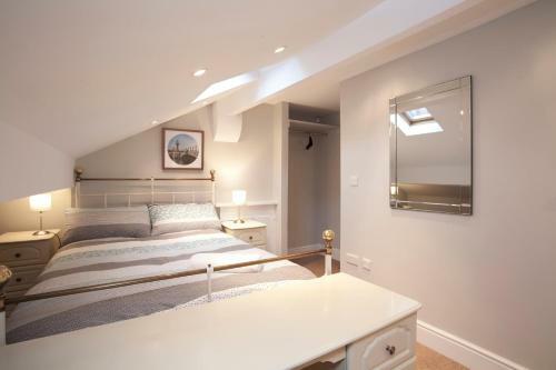 Two Bedroom Luxury Apartment By Town Hall