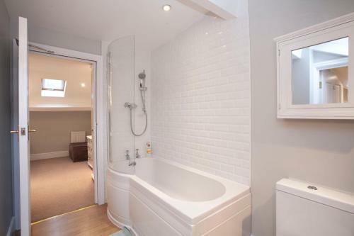 Two Bedroom Luxury Apartment By Town Hall