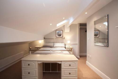 Two Bedroom Luxury Apartment By Town Hall