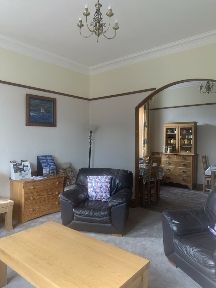 Hostal Dunclutha Guest House