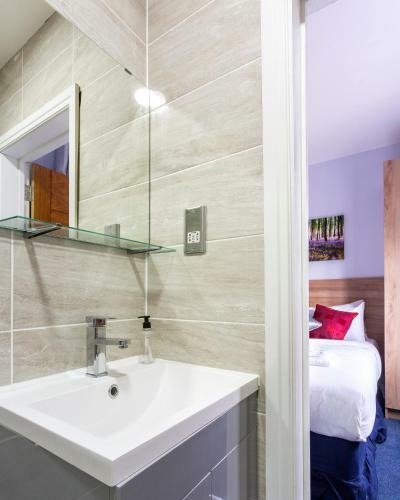 Wellesley Hotel