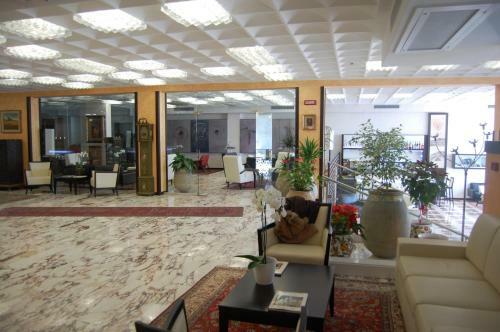 Hotel Moroni
