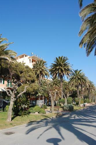 Hotel Moroni