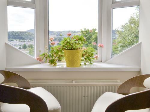 Viewmount House - Caledonian