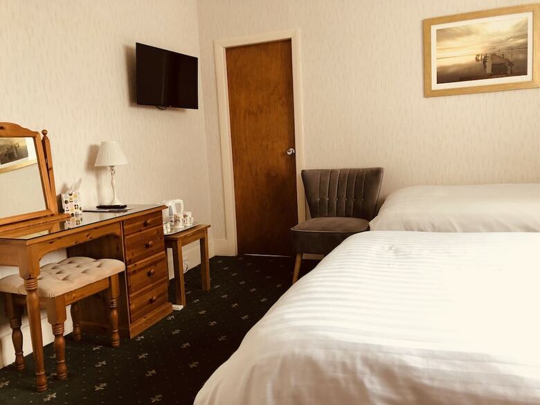 Hostal Abermar Guest House