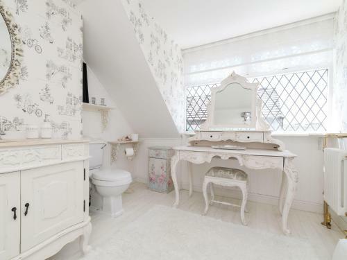 Curiosity Cottage, Keighley