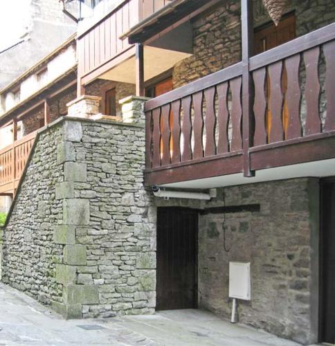 9 Camden Building