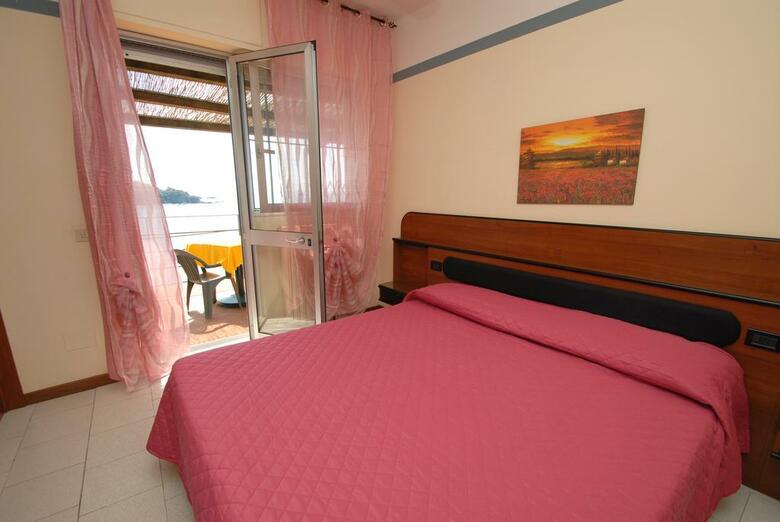 Hotel Baia Del Sorriso
